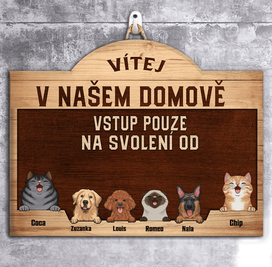 Dřevěná cedule na dveře - Vítej v mém domově. Vstup pouze na svolení od Coca - až 6 mazlíčků - Climo.cz