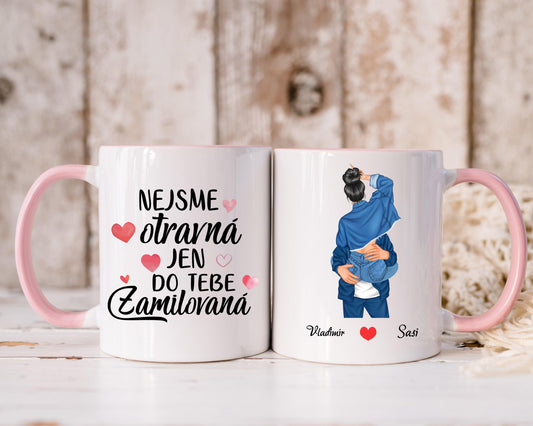 Hrnek - Líbající se pár 2. verze - Nejsem otravná, jen do tebe zamilovaná - Climo.cz