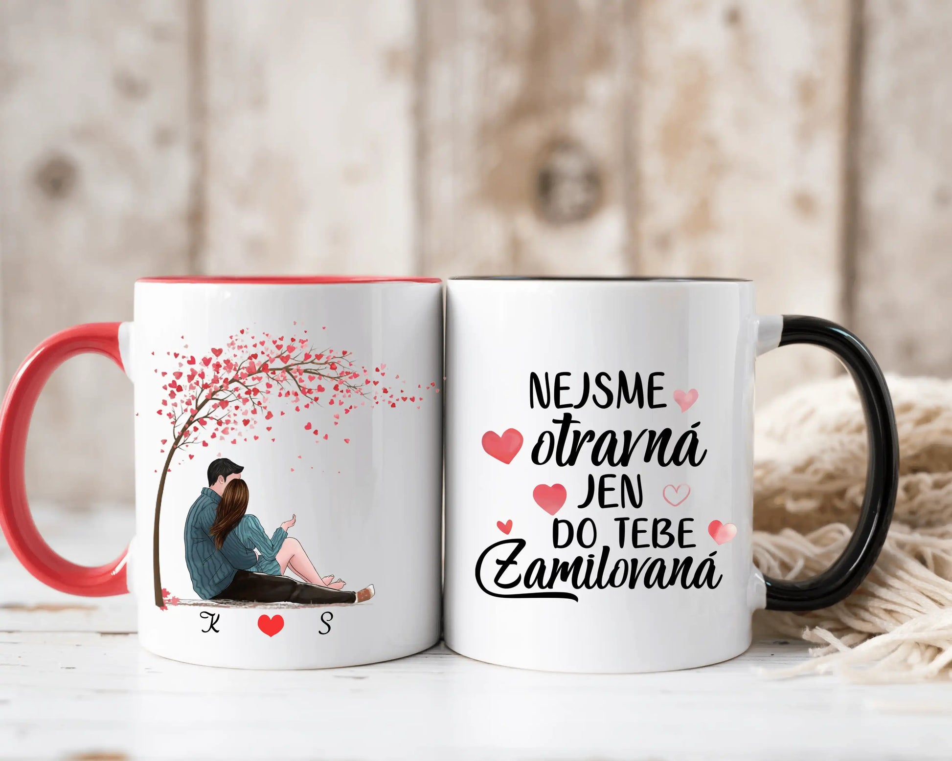 Hrnek - Objímající se pár 2. verze - Nejsem otravná jen do tebe ZAMILOVANÁ - Climo.cz